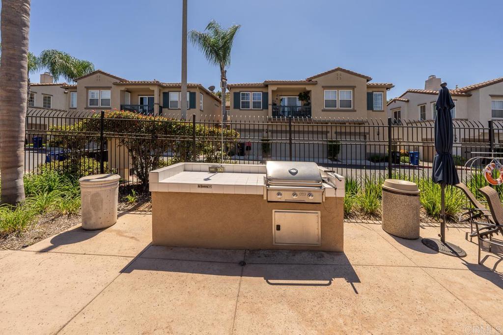 https://media.crmls.org/mediaz/f67d2cc1-6d40-4ec6-9d03-3e96a6038adc.jpg?preset=X-Large