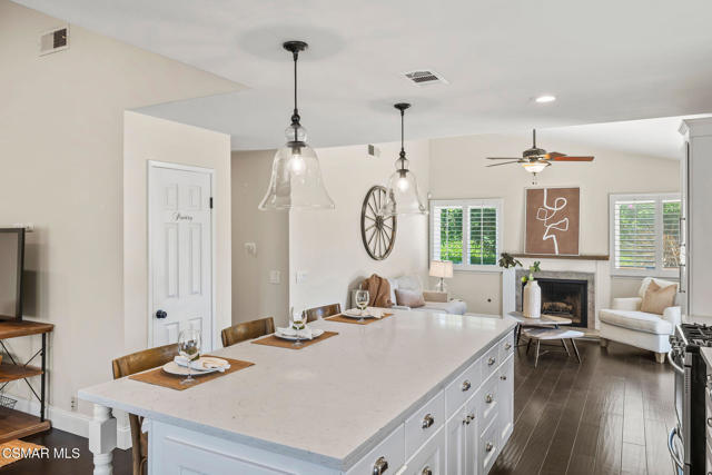 4570 N Vistapark Drive, Moorpark CA: https://media.crmls.org/mediaz/f67d39ed-c45e-4fac-9395-5a9d791c82f6.jpg