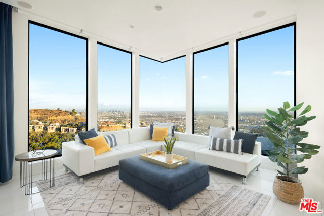 2231 Sunset Plaza Drive, Los Angeles CA: https://media.crmls.org/mediaz/f67e24c6-4b24-4327-998f-c096b6bc8519.jpg