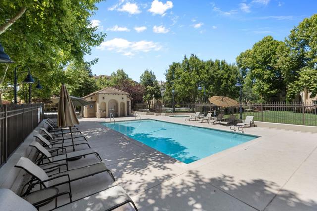 211 Okeefe Way, Mountain View CA: https://media.crmls.org/mediaz/f67f9ab5-6f06-4667-b8fb-bf64ad9ec80d.jpg