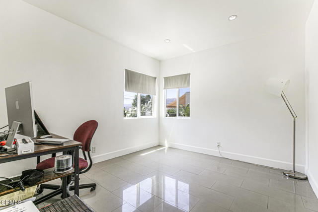 Detail Gallery Image 14 of 30 For 10609 Fernglen Ave, Tujunga,  CA 91042 - 2 Beds | 1 Baths