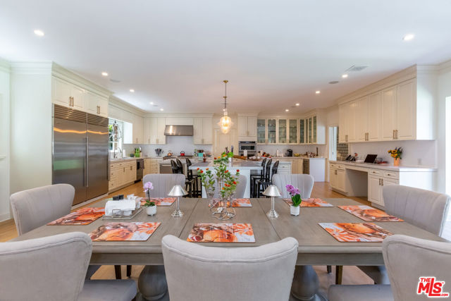 400 S Hudson Avenue, Los Angeles CA: https://media.crmls.org/mediaz/f67ff075-04eb-4269-a6f5-5dde493c407e.jpg