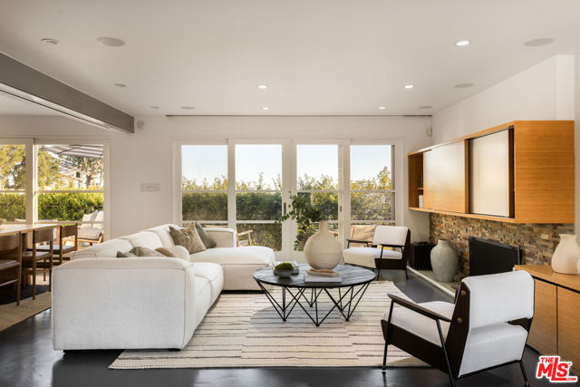 6300 Mulholland Highway, Los Angeles CA: https://media.crmls.org/mediaz/f680059d-5f44-457d-aec1-3b96295edc4a.jpg