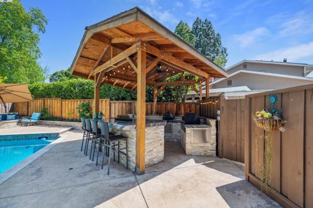 4839 Merganser Ct, Pleasanton CA: https://media.crmls.org/mediaz/f6801269-78ee-4a08-8b44-761a3516970f.jpg