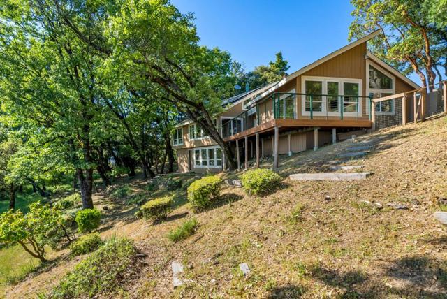 20243 Beatty Ridge Road, Los Gatos CA: https://media.crmls.org/mediaz/f6810fa7-390e-4418-96ea-140dacb7c457.jpg