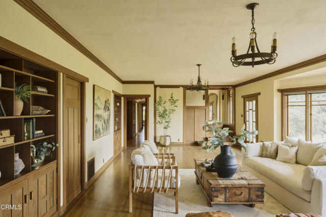 402 Lynn Drive, Ventura CA: https://media.crmls.org/mediaz/f681b320-5aed-425b-ac72-614ab0f696f8.jpg