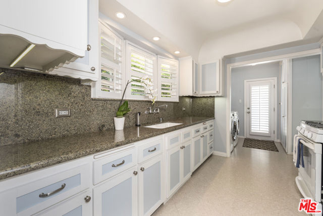4316 Beeman Avenue, Studio City CA: https://media.crmls.org/mediaz/f681e295-6d4f-480e-8f23-c60df4583dcd.jpg