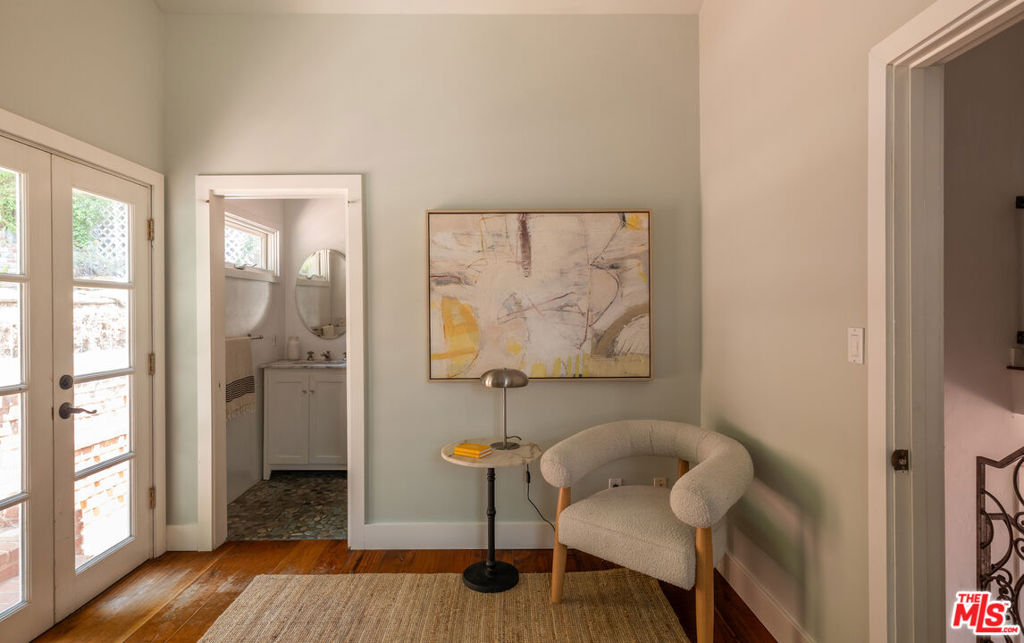 https://media.crmls.org/mediaz/f6821347-97d8-48f2-9834-91881df0e7fd.jpg?preset=X-Large