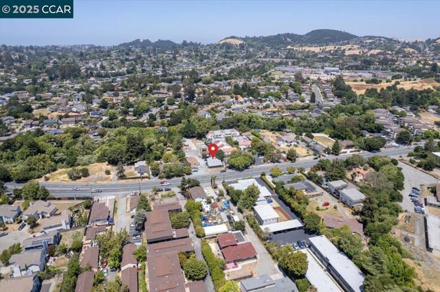 4825 San Pablo Dam Rd, El Sobrante CA: https://media.crmls.org/mediaz/f6822b1f-e8bf-4c62-967d-c3ac032a9093.jpg