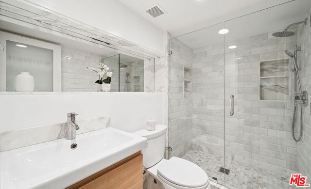 26814 Malibu Cove Colony Drive, Malibu CA: https://media.crmls.org/mediaz/f682d7dc-e20e-44c0-a302-12c2a776e66a.jpg
