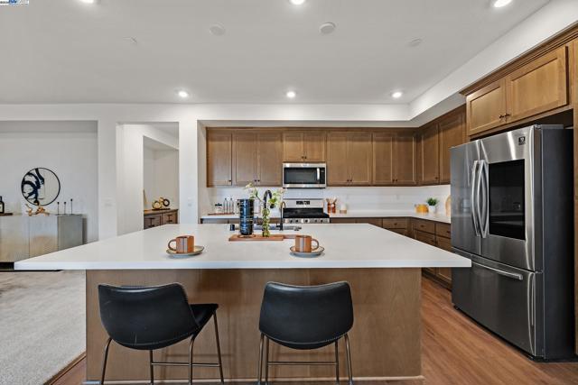 5394 Arnold Rd, Dublin CA: https://media.crmls.org/mediaz/f6832206-48ad-4065-8c16-dbf83febb219.jpg