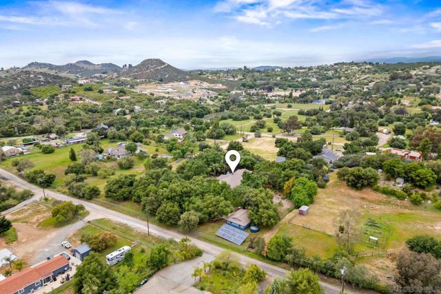 15847 Mac Tan Ln, Valley Center CA: https://media.crmls.org/mediaz/f683419b-8686-4332-805f-23002b076791.jpg