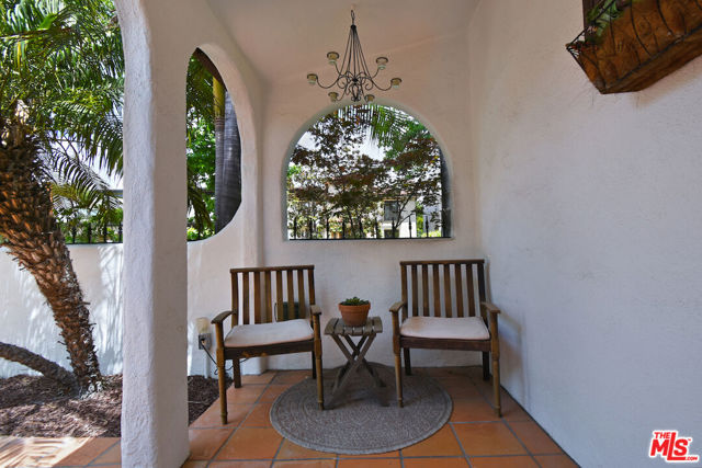 10344 Woodbridge Street, Toluca Lake CA: https://media.crmls.org/mediaz/f683dfff-bc4e-4110-b8c4-e806c5d267e9.jpg