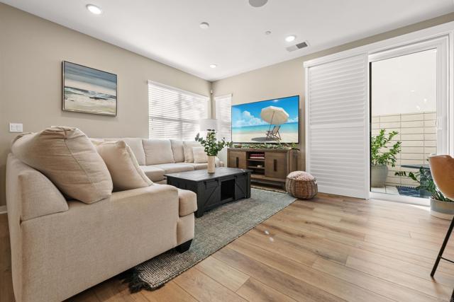 Detail Gallery Image 11 of 44 For 13085 Olympus Cir #1,  Poway,  CA 92064 - 3 Beds | 2/1 Baths