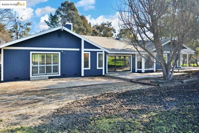 1610 Lawrence Rd, Danville CA: https://media.crmls.org/mediaz/f6849baf-f1d8-408e-b035-59dda88348e0.jpg