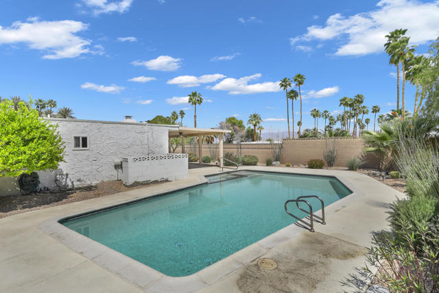 71370 Gardess Road, Rancho Mirage CA: https://media.crmls.org/mediaz/f6851482-9e1b-4fdf-be71-680a4a1ffc88.jpg