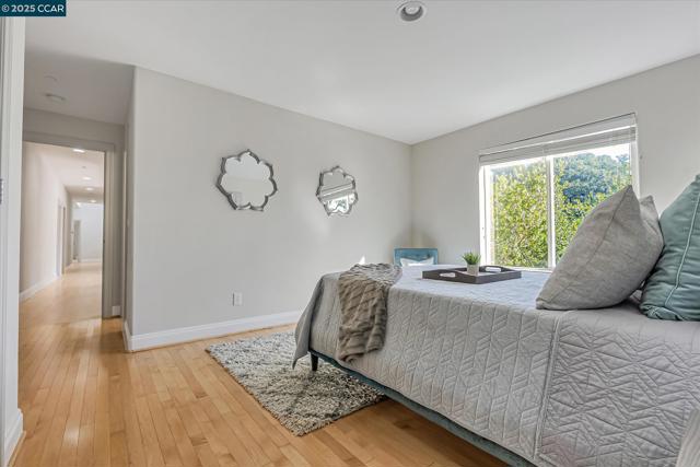 4 Berrybrook Hollow, Orinda CA: https://media.crmls.org/mediaz/f685315e-5166-425b-a6e7-dbddb1e03811.jpg