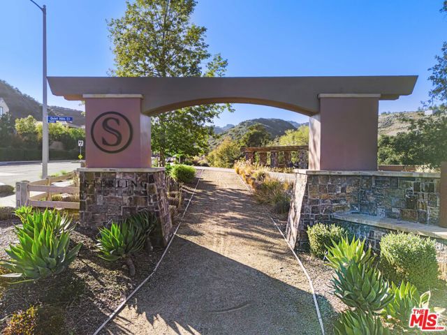24220 Sterling Ranch Road, West Hills CA: https://media.crmls.org/mediaz/f6853fca-9357-48e5-84d4-e700fde858af.jpg