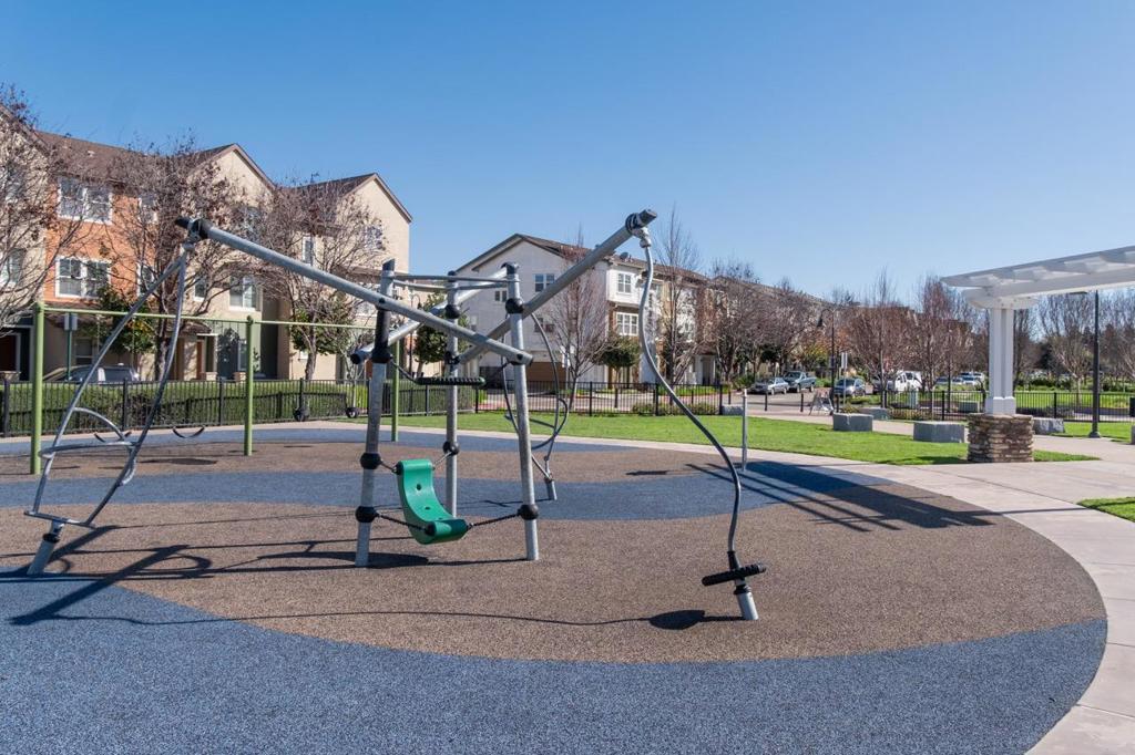 https://media.crmls.org/mediaz/f6855731-4feb-4409-b5ef-cd41e5f8d392.jpg?preset=X-Large