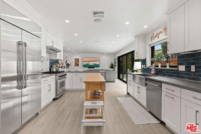 3134 Granville Avenue, Los Angeles CA: https://media.crmls.org/mediaz/f6856284-929e-4669-8e89-71bad46ce86c.jpg