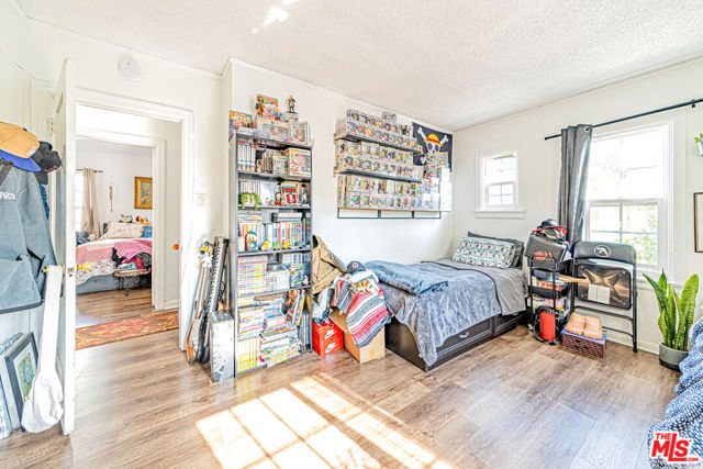 1618 S Burnside Avenue, Los Angeles CA: https://media.crmls.org/mediaz/f6856780-f866-4b16-a3e3-d17acb702d19.jpg
