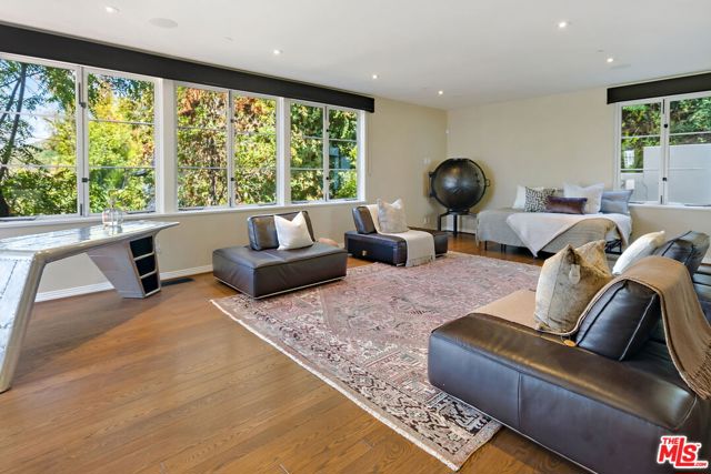 3527 Wonder View Drive, Los Angeles CA: https://media.crmls.org/mediaz/f685886e-d64a-4d33-9597-dc664a5b0eb9.jpg