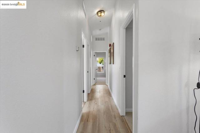 33526 4th ST, Union City CA: https://media.crmls.org/mediaz/f685eae0-3648-4537-86a6-35ddcfd6e57c.jpg