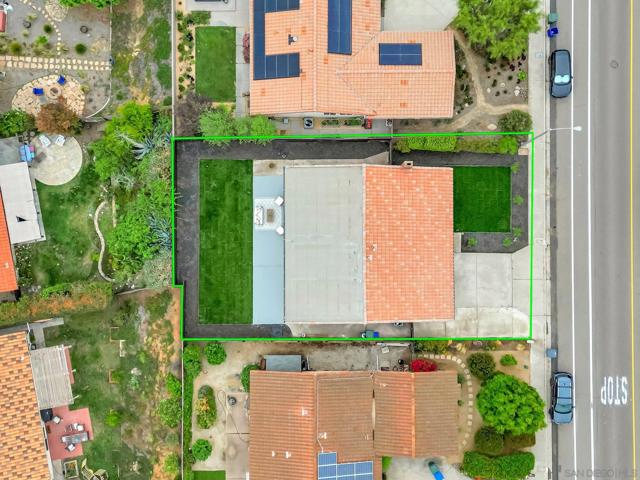 349 N Willowspring Dr, Encinitas CA: https://media.crmls.org/mediaz/f6865a83-d3b9-41c0-925f-13f7e873299a.jpg
