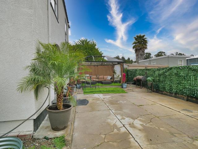 3000 56th Avenue, Oakland CA: https://media.crmls.org/mediaz/f686665f-7fdd-4ef4-bfca-04752e901b12.jpg