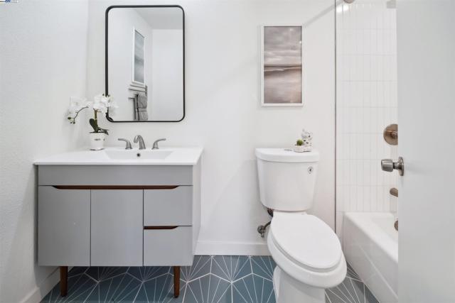 613 Payne Dr, Richmond CA: https://media.crmls.org/mediaz/f6868d84-7bed-4ff9-b903-25c1a8a4f698.jpg