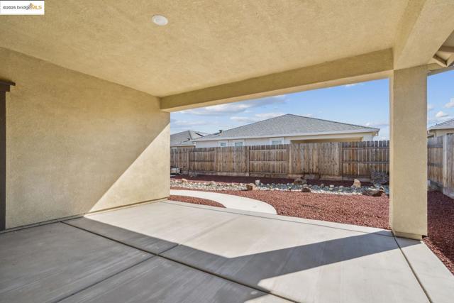 2242 Park PL, Rio Vista CA: https://media.crmls.org/mediaz/f6869521-9b01-48f0-916c-34b18e9dfbfb.jpg