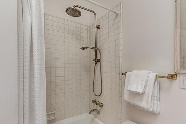 3 Oak Forest Court, Portola Valley CA: https://media.crmls.org/mediaz/f6879e0b-9944-4d0a-8fb0-edec9a972535.jpg