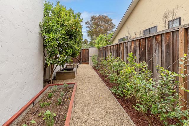 1532 Meadow Lane, Mountain View CA: https://media.crmls.org/mediaz/f687b3ec-4457-4f1d-8045-6f0a046a3f0c.jpg