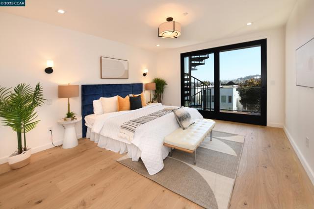 3169 Washington St, San Francisco CA: https://media.crmls.org/mediaz/f688086c-d0e6-4786-979c-44a5cff12e26.jpg