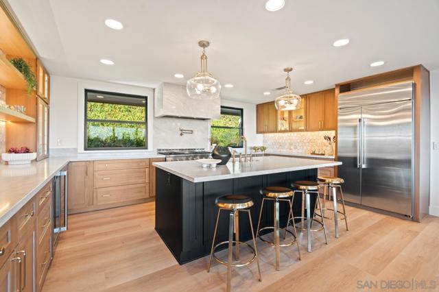 4911 Beaumont Dr, La Mesa CA: https://media.crmls.org/mediaz/f688328e-88f9-433f-93f6-bdb4bdc9a8a3.jpg