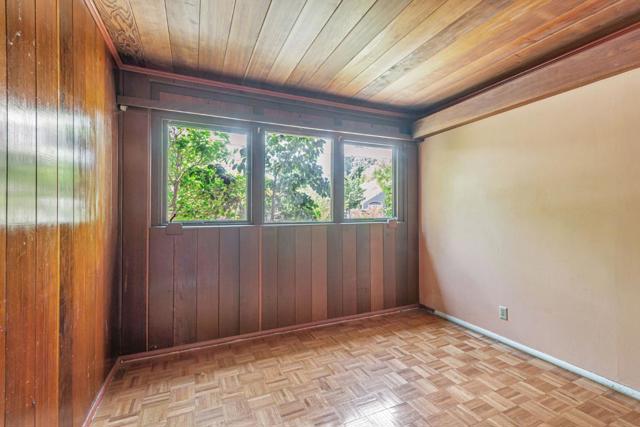 1036 Almanor Avenue, Menlo Park CA: https://media.crmls.org/mediaz/f68894fd-0b37-4384-906d-0a7ffc950047.jpg