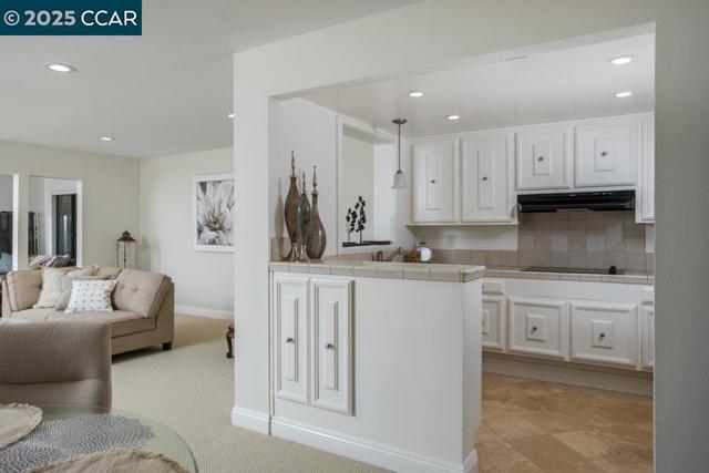 1224 Canyonwood Ct, Walnut Creek CA: https://media.crmls.org/mediaz/f688aac6-8ff2-4117-92cc-3185f2fdf38a.jpg
