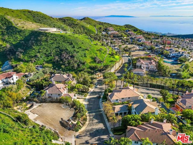 16821 Via La Costa, Pacific Palisades CA: https://media.crmls.org/mediaz/f688eb03-41ca-4fda-9659-dfc2ad26a9a9.jpg