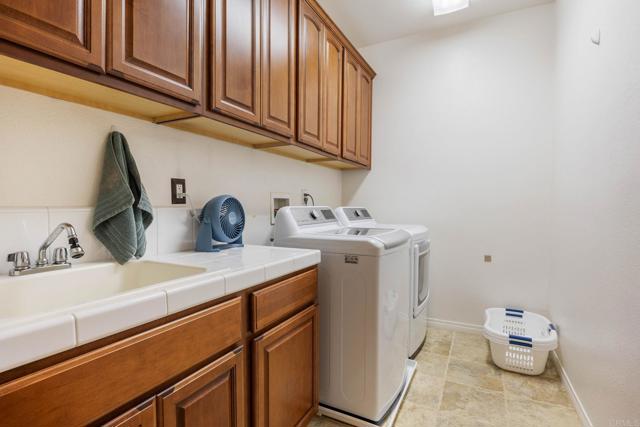 970 Idyllwild Way, San Marcos CA: https://media.crmls.org/mediaz/f68944b9-863f-4683-baed-d16279ef5190.jpg