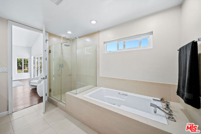 16755 Encino Hills Drive, Encino CA: https://media.crmls.org/mediaz/f689d0d9-e8fb-4f55-a4b7-832be35faae0.jpg