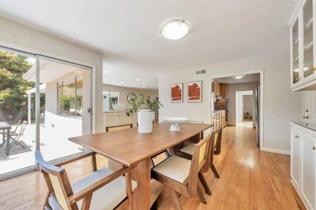 171 E Creek Drive, Menlo Park CA: https://media.crmls.org/mediaz/f689dd2f-4e60-44aa-af33-8feaf72caed8.jpg