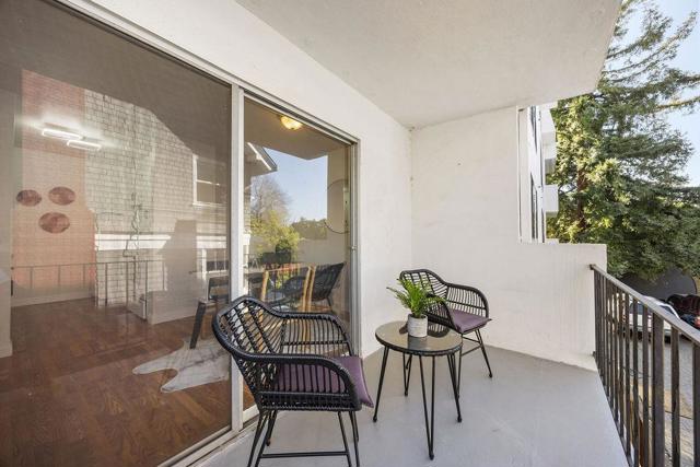 2632 Warring Street, Berkeley CA: https://media.crmls.org/mediaz/f68a2e87-0568-486d-a021-edbb61fc4436.jpg