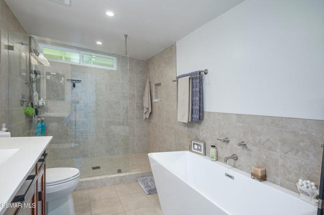 1841 Fallview Road, Westlake Village CA: https://media.crmls.org/mediaz/f68a75c3-38d2-4ff6-939a-e41db46874c0.jpg