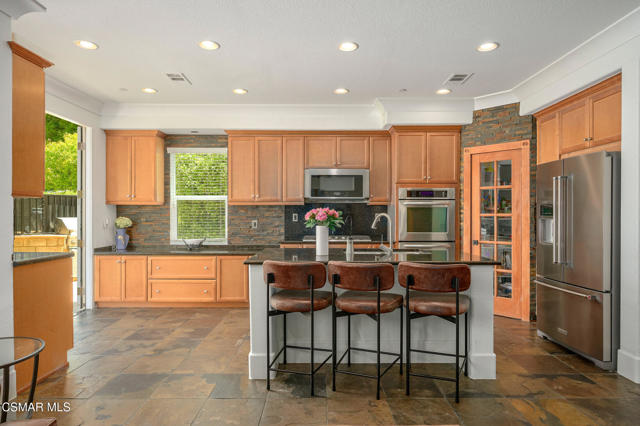 650 Astera Court, Newbury Park CA: https://media.crmls.org/mediaz/f68b9696-6392-4a3d-9848-06cf8a7634b6.jpg