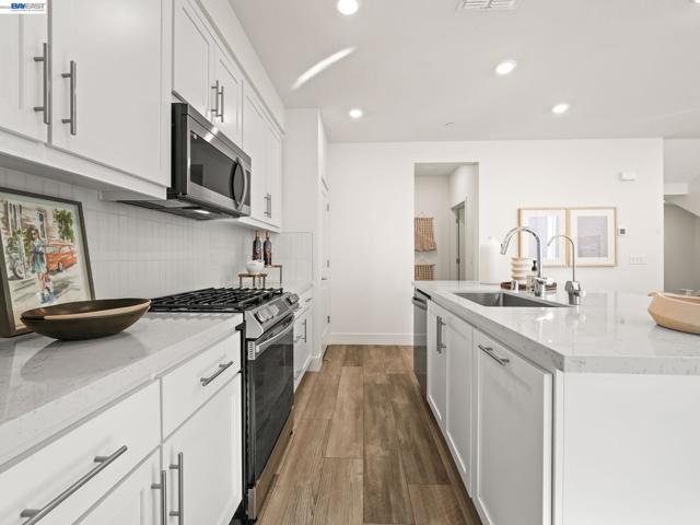 3265 Internet Cmn, Fremont CA: https://media.crmls.org/mediaz/f68c008a-4174-499d-8daa-adaa9b79b122.jpg