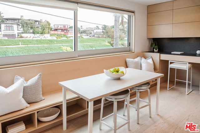 532 6th Street, Manhattan Beach CA: https://media.crmls.org/mediaz/f68c5d3a-7c61-4594-9096-5c220ec464ba.jpg