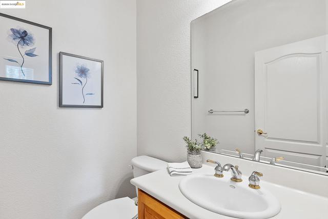 551 Quindell Way, Brentwood CA: https://media.crmls.org/mediaz/f68d00bd-148e-4173-897c-f00017ee0dcb.jpg