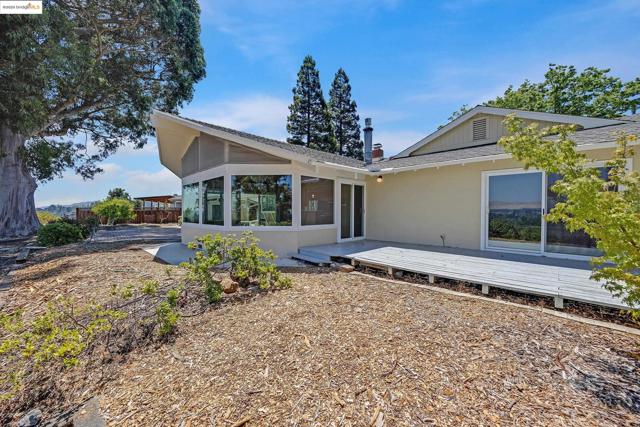 1510 Encanto, Walnut Creek CA: https://media.crmls.org/mediaz/f68dfd23-88ef-4e12-aa04-27e3cc84ef78.jpg