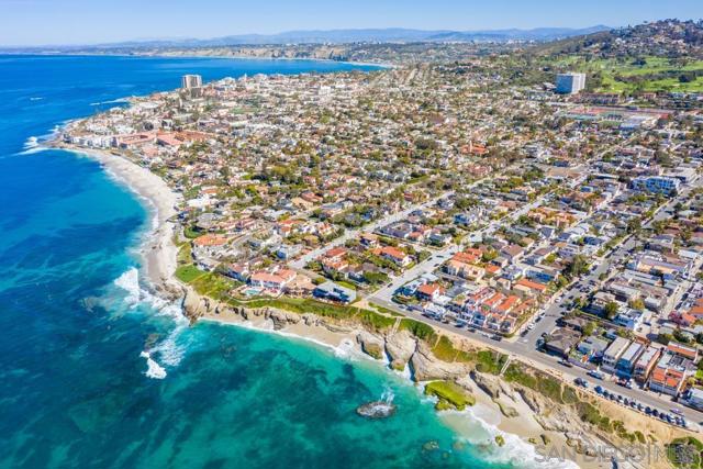 464 466 Westbourne, San Diego CA: https://media.crmls.org/mediaz/f68e65a6-620e-4c43-a98b-efc26e98e0ef.jpg