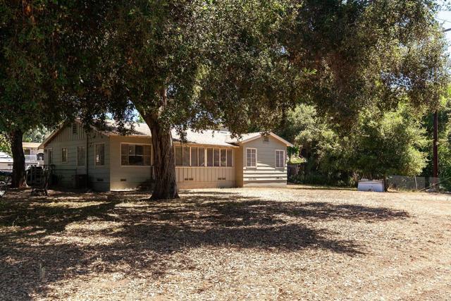 1453 OLIVEWOOD LN, Alpine CA: https://media.crmls.org/mediaz/f68ec5fb-2495-4c8f-8376-b9fc9d8d9e20.jpg